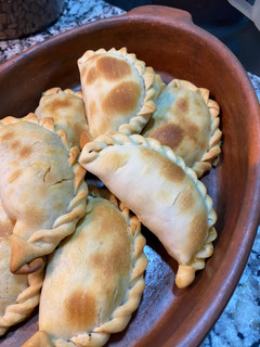 Una foto de Empanadas de bondiola braseada a la cerveza rubia