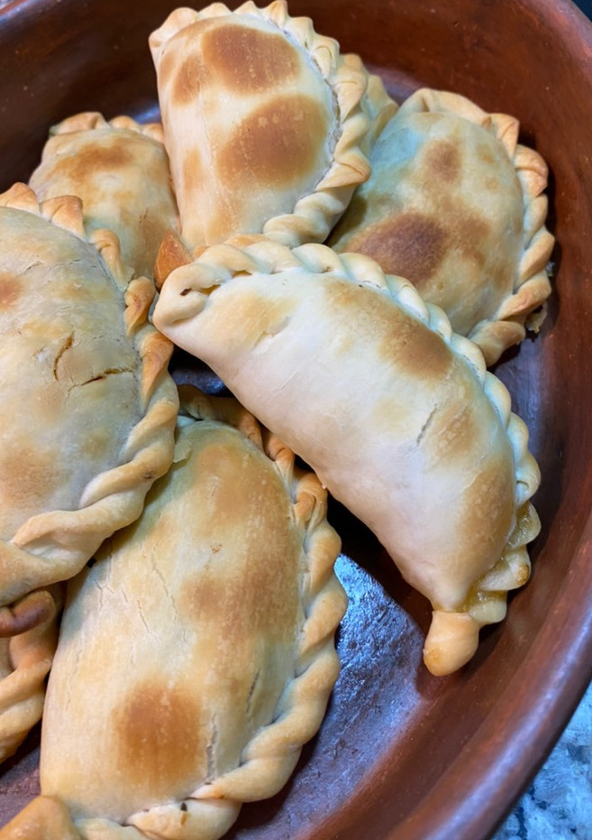 Una foto de Empanadas de bondiola braseada a la cerveza rubia