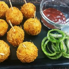 A picture of Cheesy potato pops.