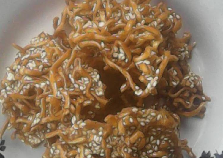 Ampyang Mie dan Wijen