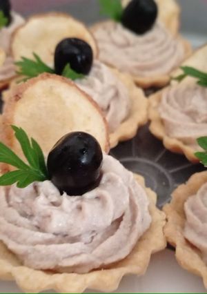 صورة لوصفة مقبلة راقية وبزاف بنينة ميني تارتولات بموس الدجاج ♥️🤤