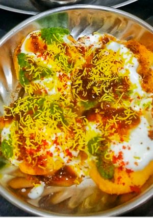 A picture of Bread Dahi Bhalla.