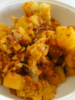A picture of Potatoes n Cauliflower.