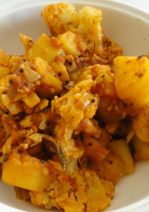 A picture of Potatoes n Cauliflower.