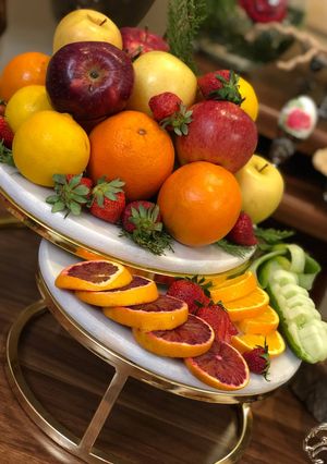 عکسی از دستور تزیین میوه روی استند