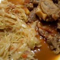 A picture of Meat stew with cabbage.