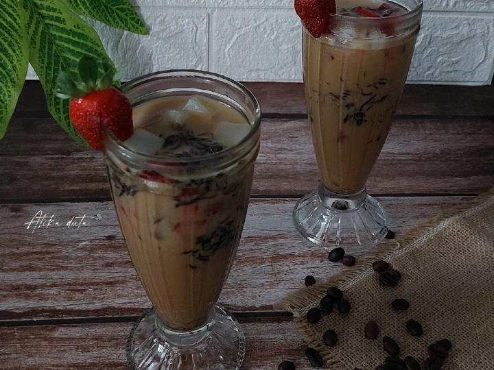 Langkah Mudah untuk Menyiapkan Resep Es Kopi Capcin Natastraw yang Uenak Anti Ribet, Uenak Banget