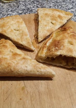 Una foto de Masa de hojaldre sin gluten con manzana, plátano y mermelada