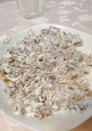 Una foto de Ensalada de tallitos de acelga