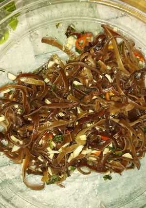 Una foto de Ensalada de oreja de madera