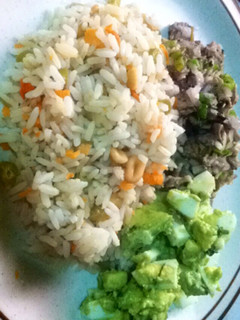 Una foto de Arroz con habichuelas y mi sazón 😋