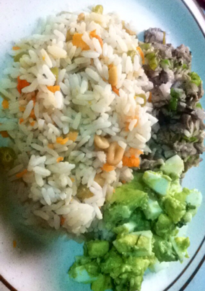 Una foto de Arroz con habichuelas y mi sazón 😋