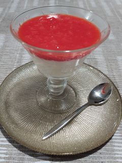 Una foto de Copa de fresas con queso crema light sin azúcar