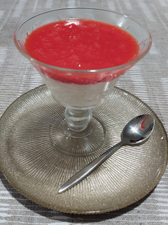 Una foto de Copa de fresas con queso crema light sin azúcar