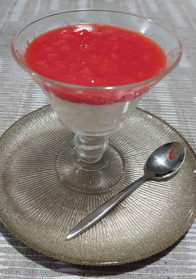 Una foto de Copa de fresas con queso crema light sin azúcar