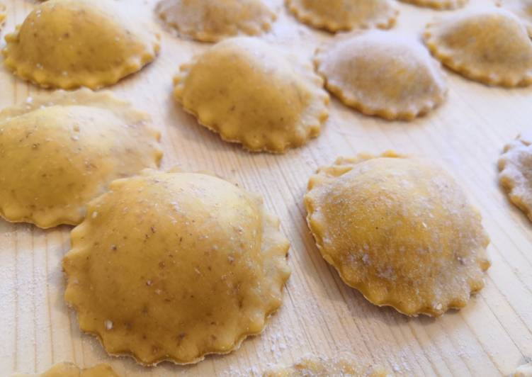 Ravioli salmone ed erba cipollina