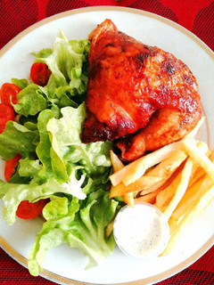Una foto de 𝐏𝐨𝐥𝐥𝐨 𝐚 𝐥𝐚 𝐁𝐫𝐚𝐬𝐚 𝐏𝐞𝐫𝐮𝐚𝐧𝐨 (Pollo Asado)