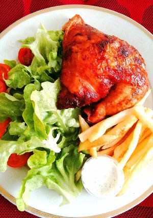 Una foto de 𝐏𝐨𝐥𝐥𝐨 𝐚 𝐥𝐚 𝐁𝐫𝐚𝐬𝐚 𝐏𝐞𝐫𝐮𝐚𝐧𝐨 (Pollo Asado)