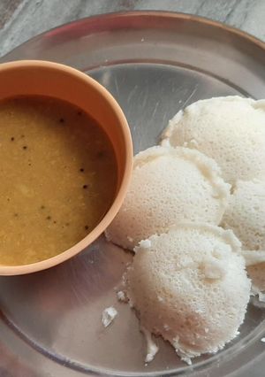 A picture of Idli.