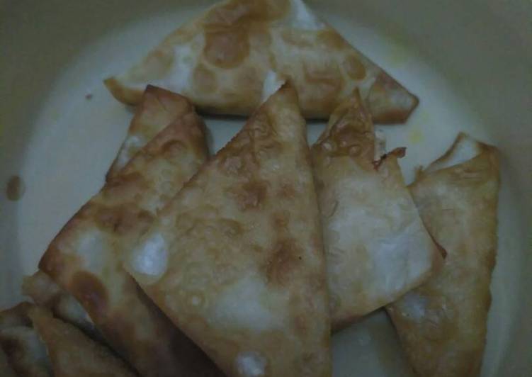 Kulit Pangsit Isi Tahu Kuning