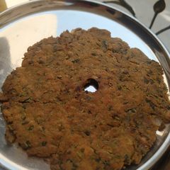 A picture of Methi Jowar roti.