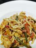 Νουντλς με λαχανικά και κοτόπουλο (Noodles stir-fry chicken)