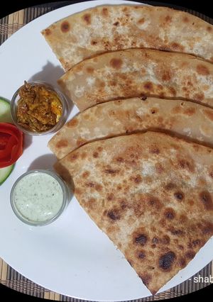 A picture of Aloo ka Paratha.