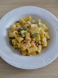 Foto di Mezze maniche fave e zafferano