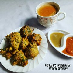 A picture of Palak Pakode.