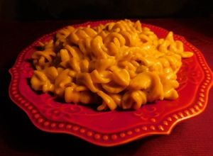 Une photo de Repas de pâtes accompagné de sauce pour pâtes d'inspiration Tex-Mex
