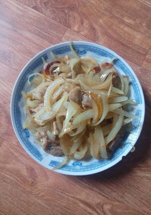 Hình của món Thịt lợn xào hành tây.