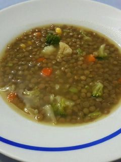 Una foto de Sopa de lentejas ridículamente fácil