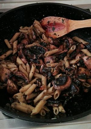 Foto principal de Macarrones de quinoa con champiñones