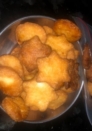 A picture of Biscuits-Tea time snacks.