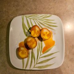 A picture of Soy sauce eggs.