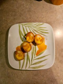 A picture of Soy sauce eggs.