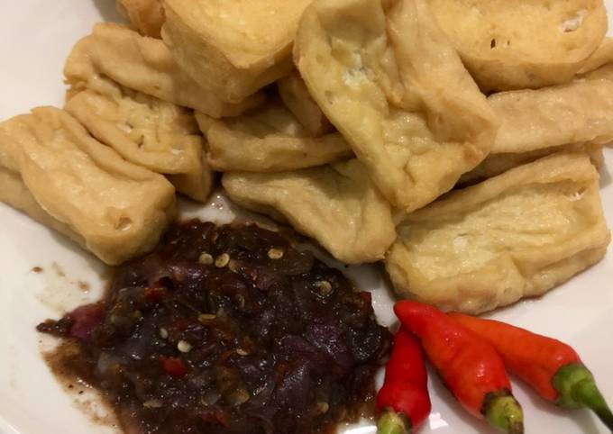 12.Tahu goreng dengan sambel  bawang merah asam manis