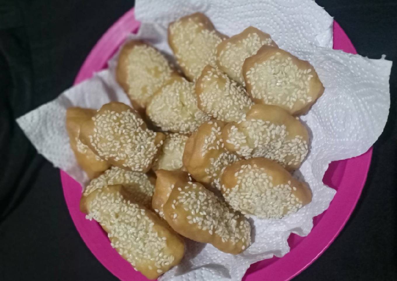 Langkah Mudah untuk Menyiapkan Kue Bantal Full Wijen yang Lezat Sekali