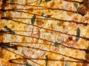 A picture of pizza marinara