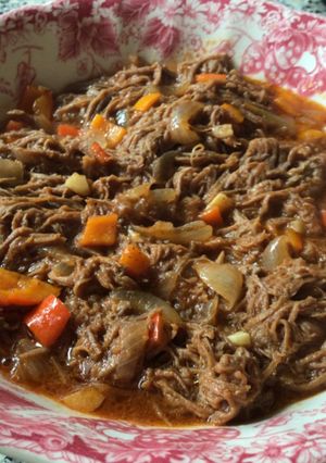 Una foto de Ropa vieja (carne mechada)
