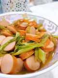 ผัดผักบุ้งไส้กรอก