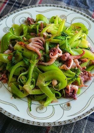 Hình của món Nõn cải xào râu mực.
