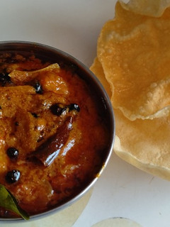 மணத்தக்காளி வத்தக்குழம்பு(manathakkali vatthal kulambu recipe in tamil) செய்முறை முக்கிய புகைப்படம்