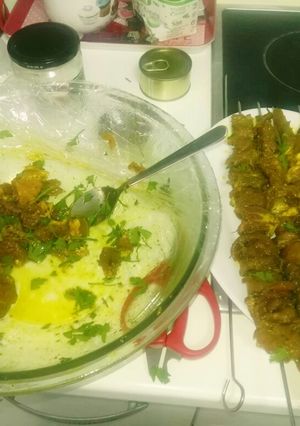 Una foto de Pinchos morunos de pollo