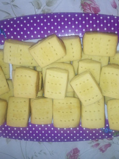 A picture of Short bread cookies.