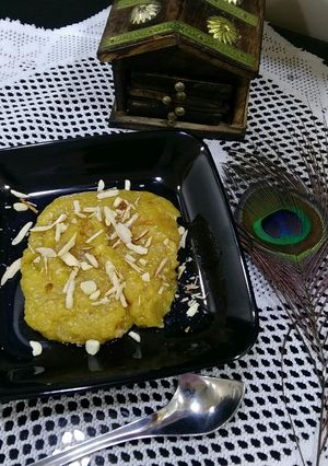 A picture of Aaloo Halwa (potato pudding).