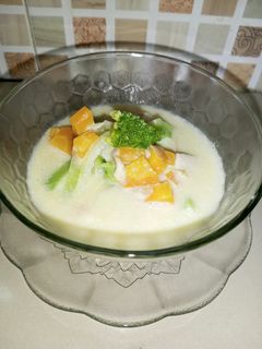 Foto resep Cream soup broccoli,carrot & chicken