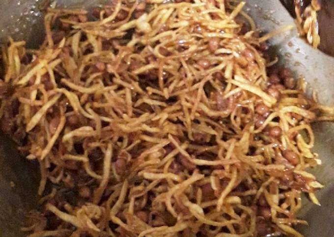 Langkah Mudah untuk Membuat Kering kentang + kacang yang Bisa Manjain Lidah