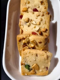 કરાચી બિસ્કીટ (Karachi Biscuit Recipe In Gujarati) રેસીપી મુખ્ય ફોટો