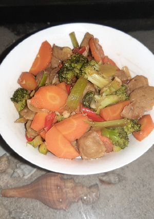 Foto resep Tumis brokoli, wortel dan baso